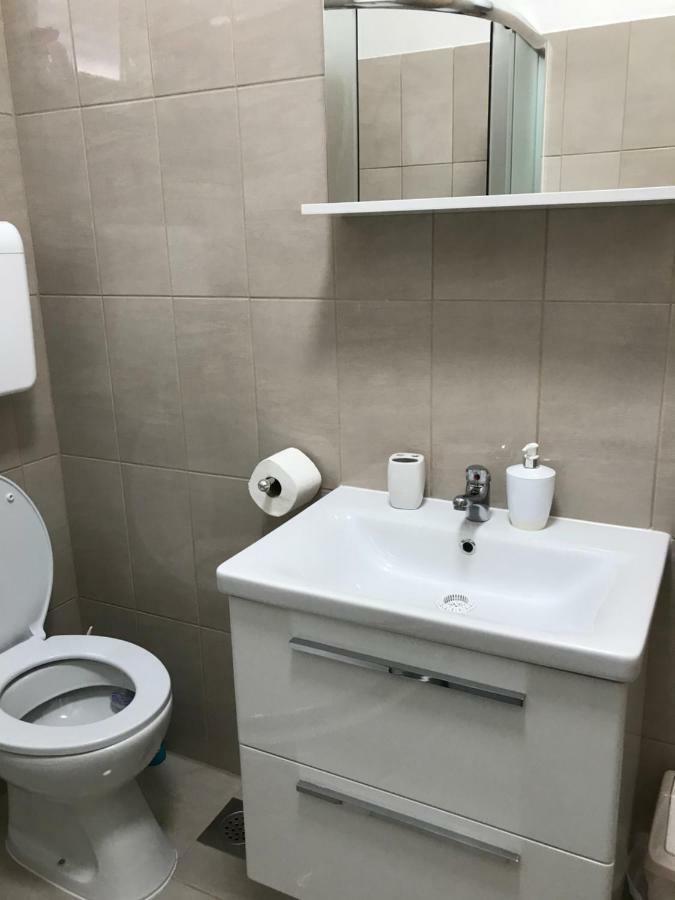 Apartman Mirjana With Terrace And Free Parking Donji Okrug  Eksteriør bilde