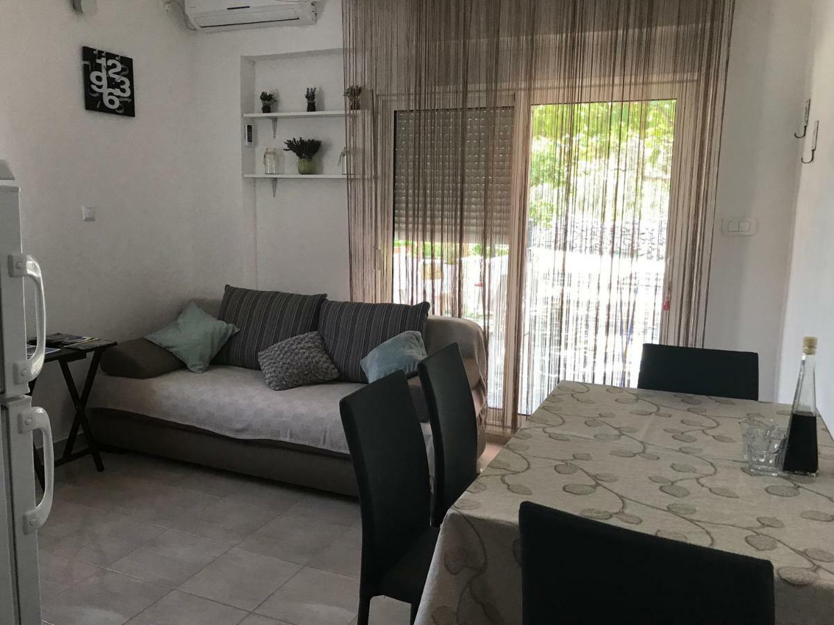 Apartman Mirjana With Terrace And Free Parking Donji Okrug  Eksteriør bilde