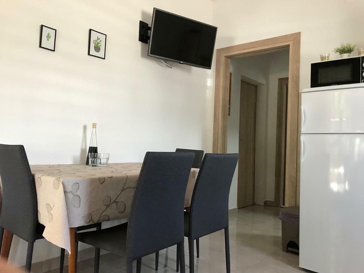 Apartman Mirjana With Terrace And Free Parking Donji Okrug  Eksteriør bilde