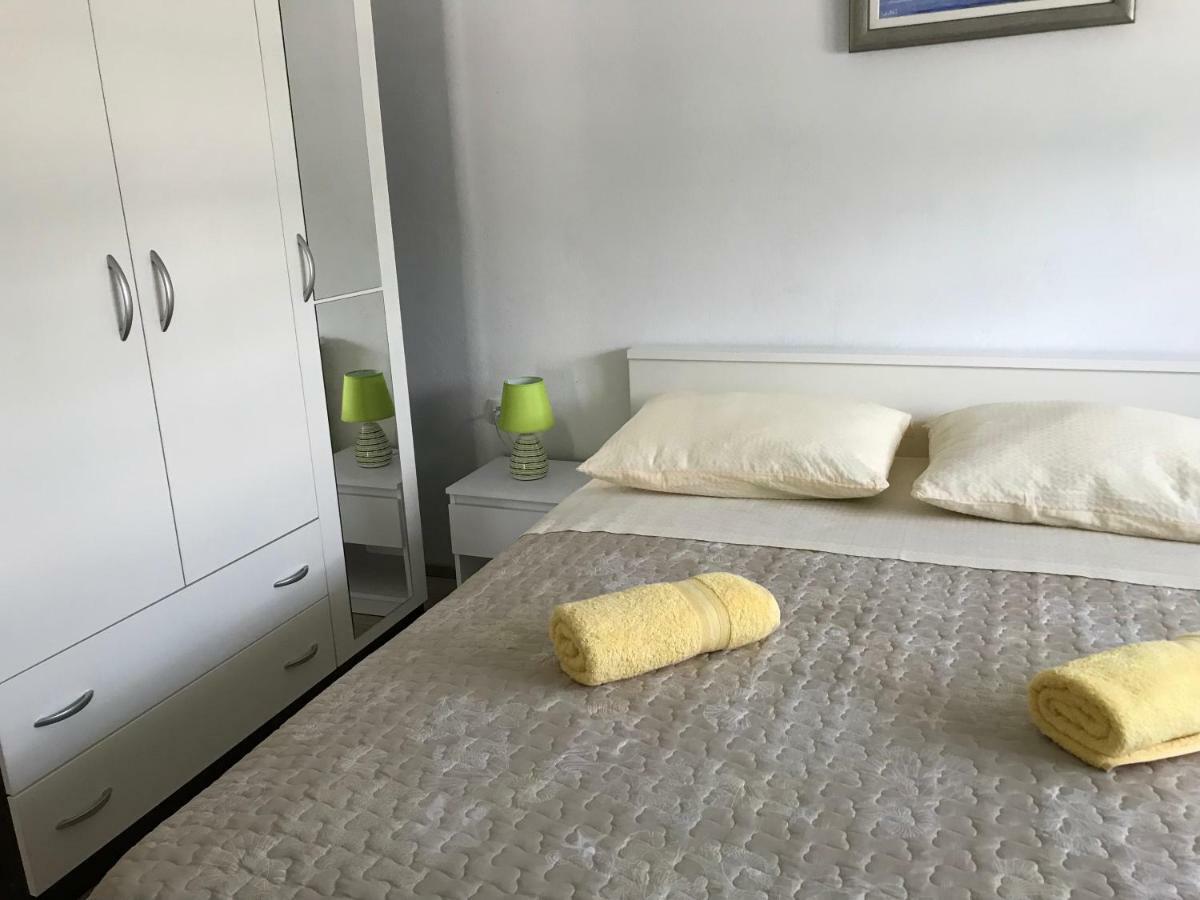 Apartman Mirjana With Terrace And Free Parking Donji Okrug  Eksteriør bilde